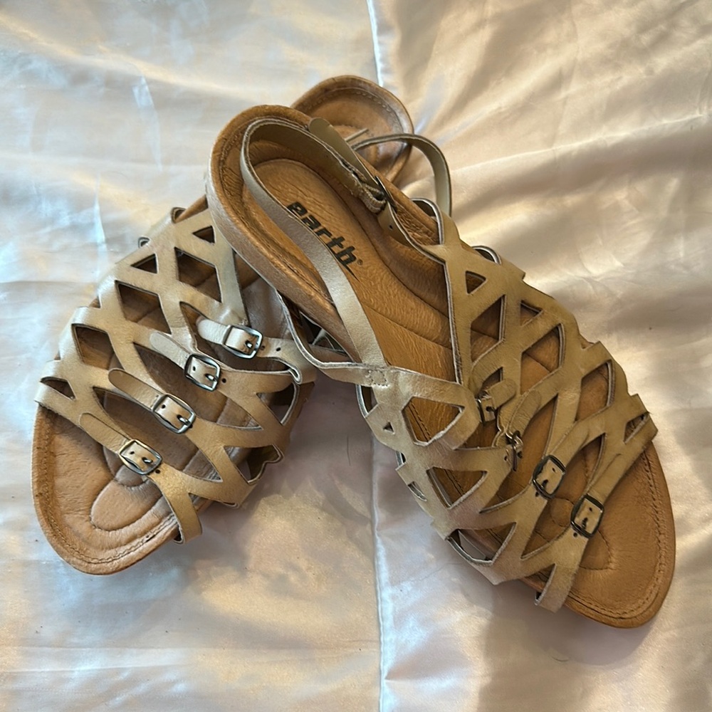 Earth Women's Strappy Tan Sandals